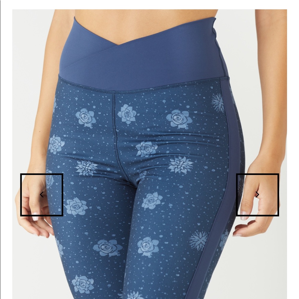 Glyder Crossover Leggings: Navy Succulent [Size M]
